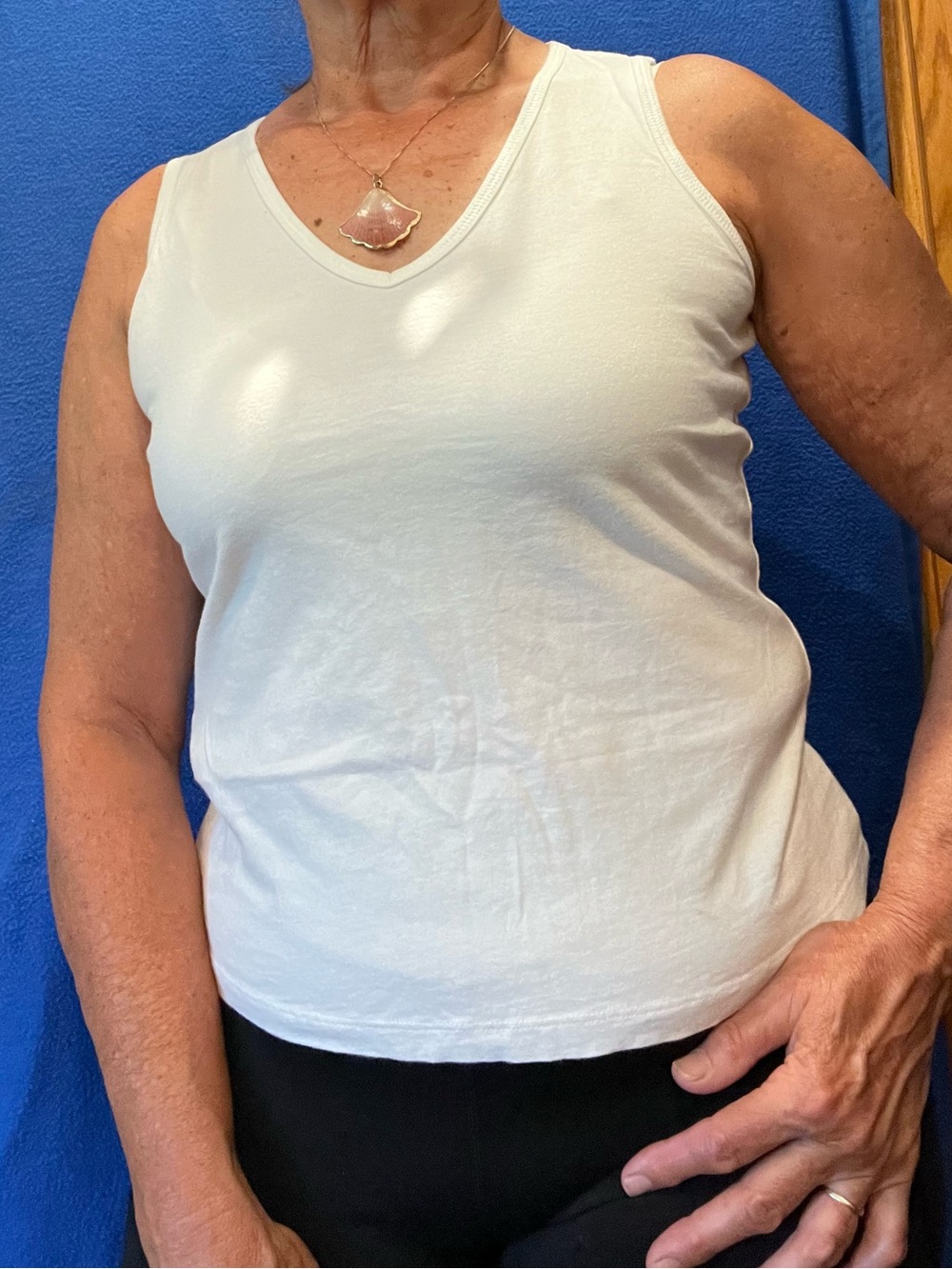 Liz Claiborne White V-Neck Tank Top